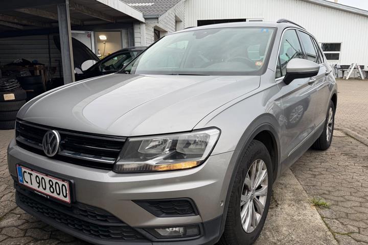 Grå VW Tiguan fra 2020