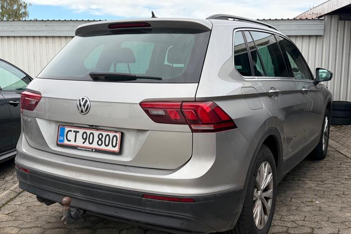 Grå VW Tiguan fra 2020