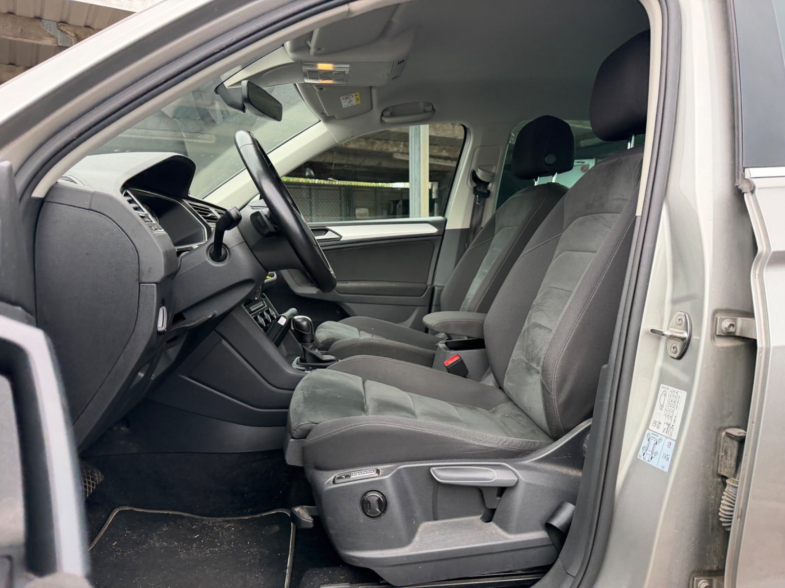 Grå VW Tiguan fra 2020