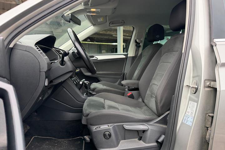 Grå VW Tiguan fra 2020