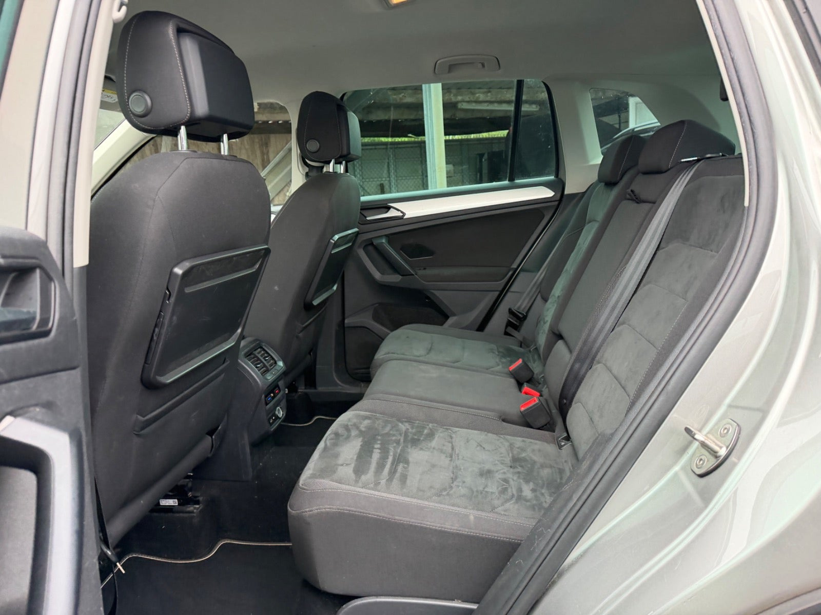 Grå VW Tiguan fra 2020