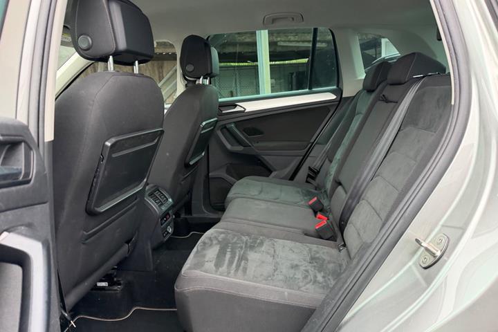 Grå VW Tiguan fra 2020