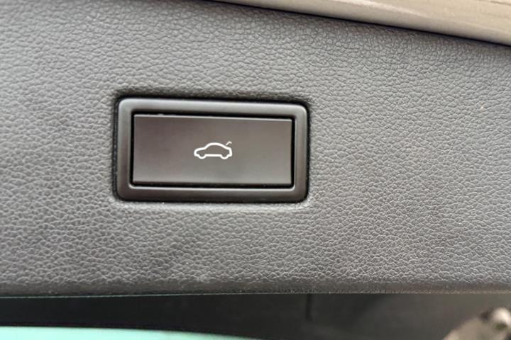 Grå VW Tiguan fra 2020