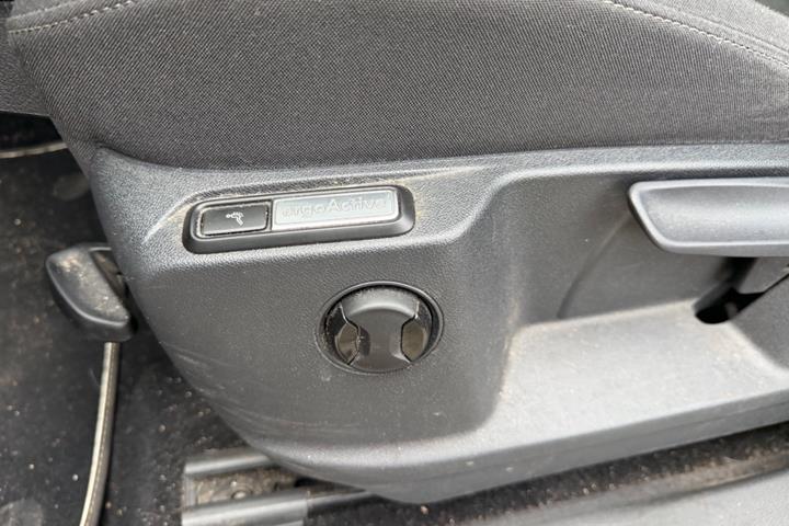 Grå VW Tiguan fra 2020
