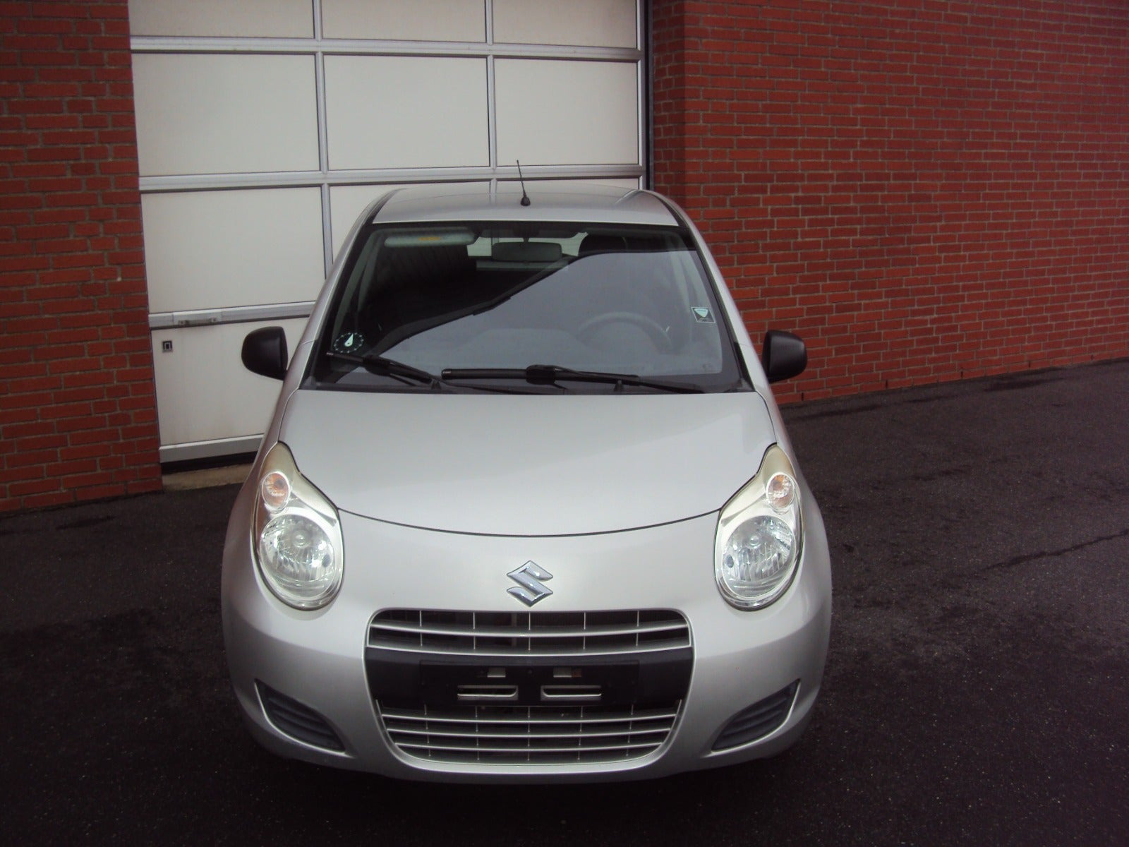 Sølv Suzuki Alto fra 2015