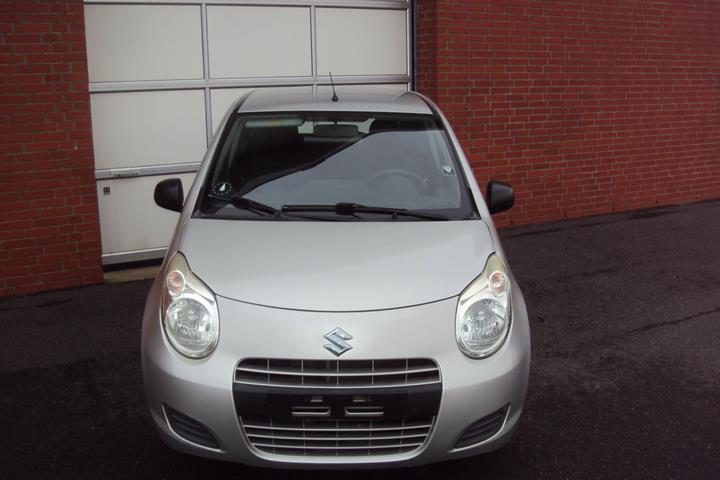 Sølv Suzuki Alto fra 2015