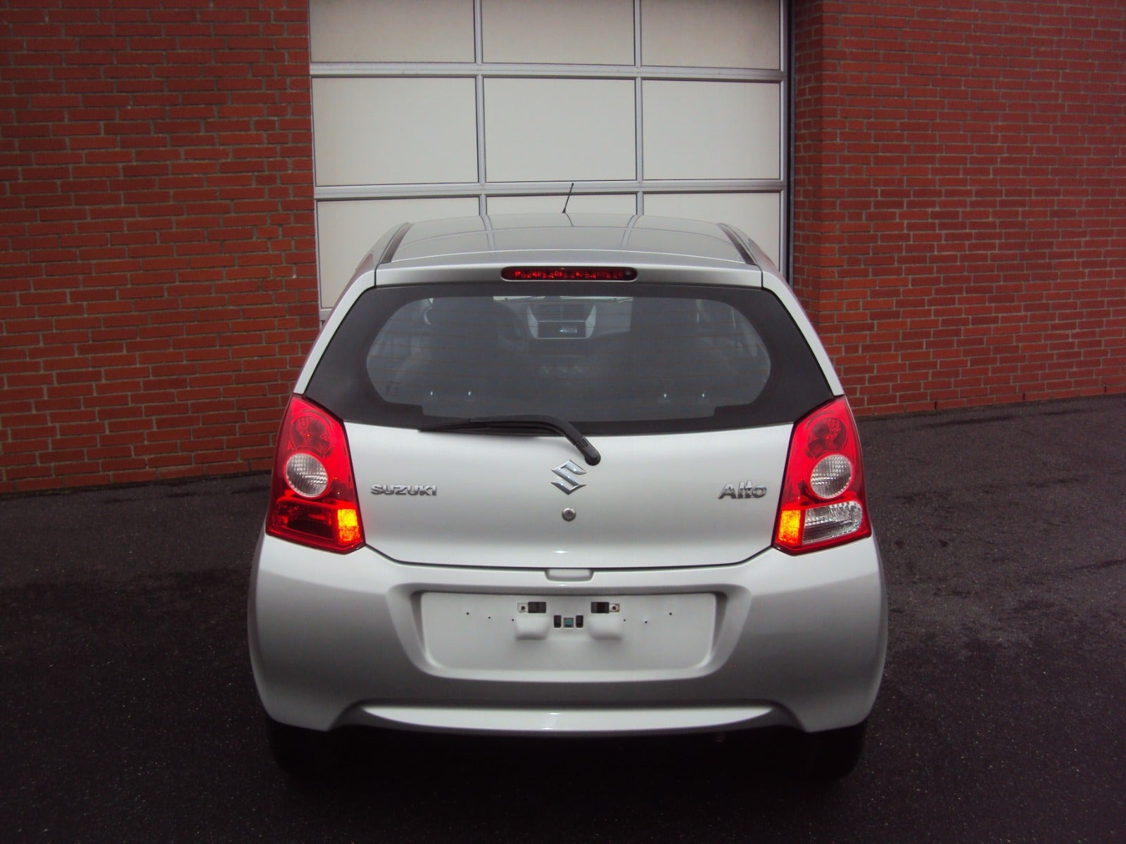 Sølv Suzuki Alto fra 2015