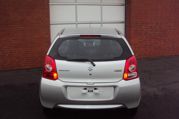 Sølv Suzuki Alto fra 2015
