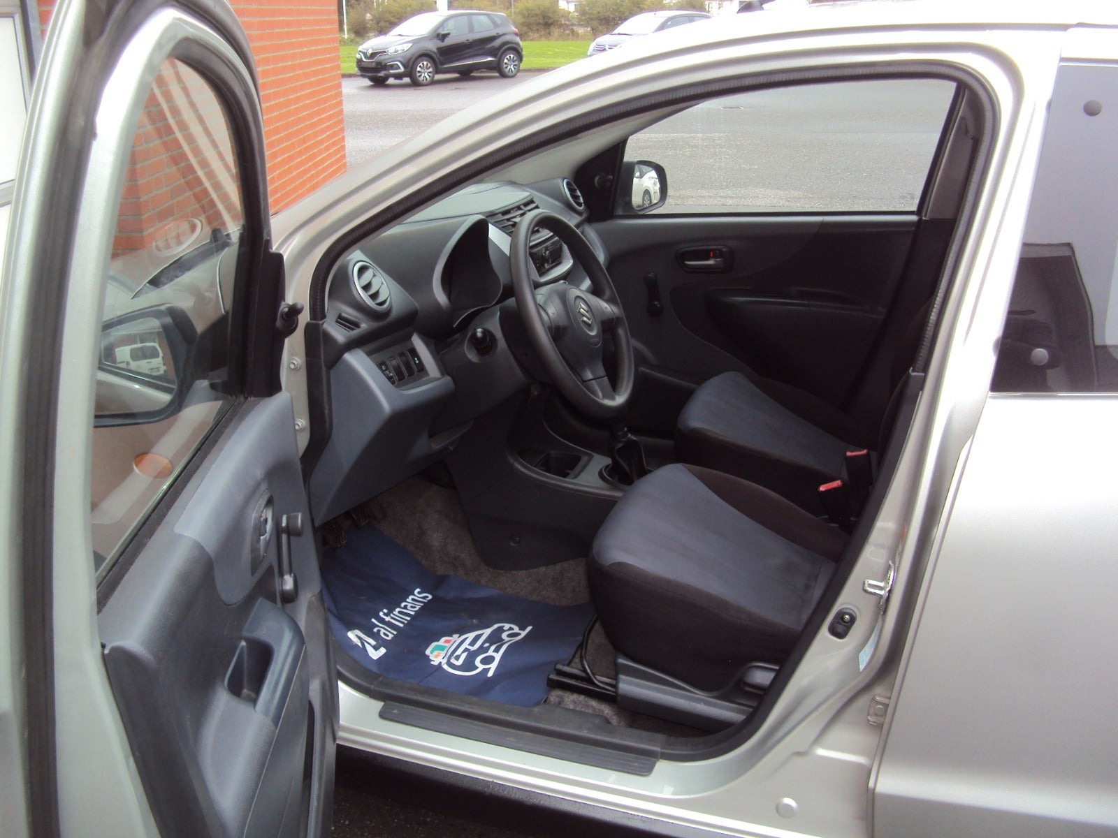 Sølv Suzuki Alto fra 2015