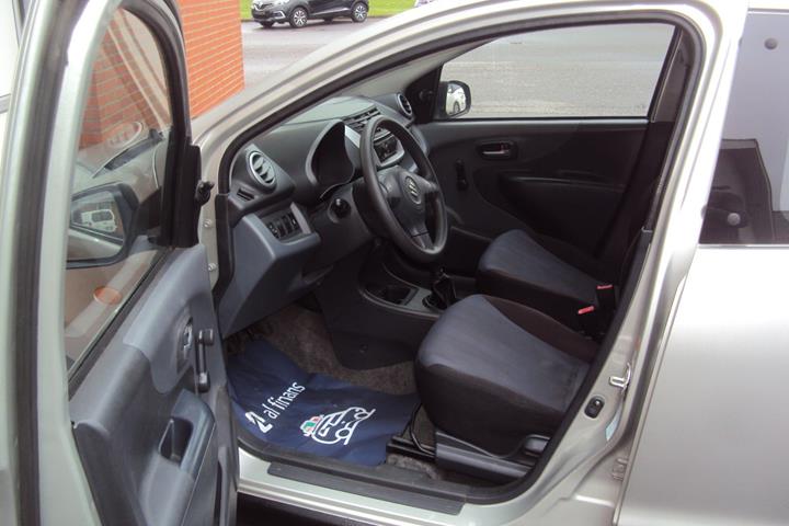 Sølv Suzuki Alto fra 2015