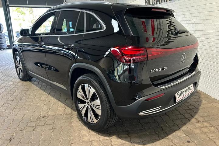 Sort Mercedes EQA250+ fra 2024