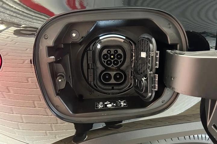 Sort Mercedes EQA250+ fra 2024