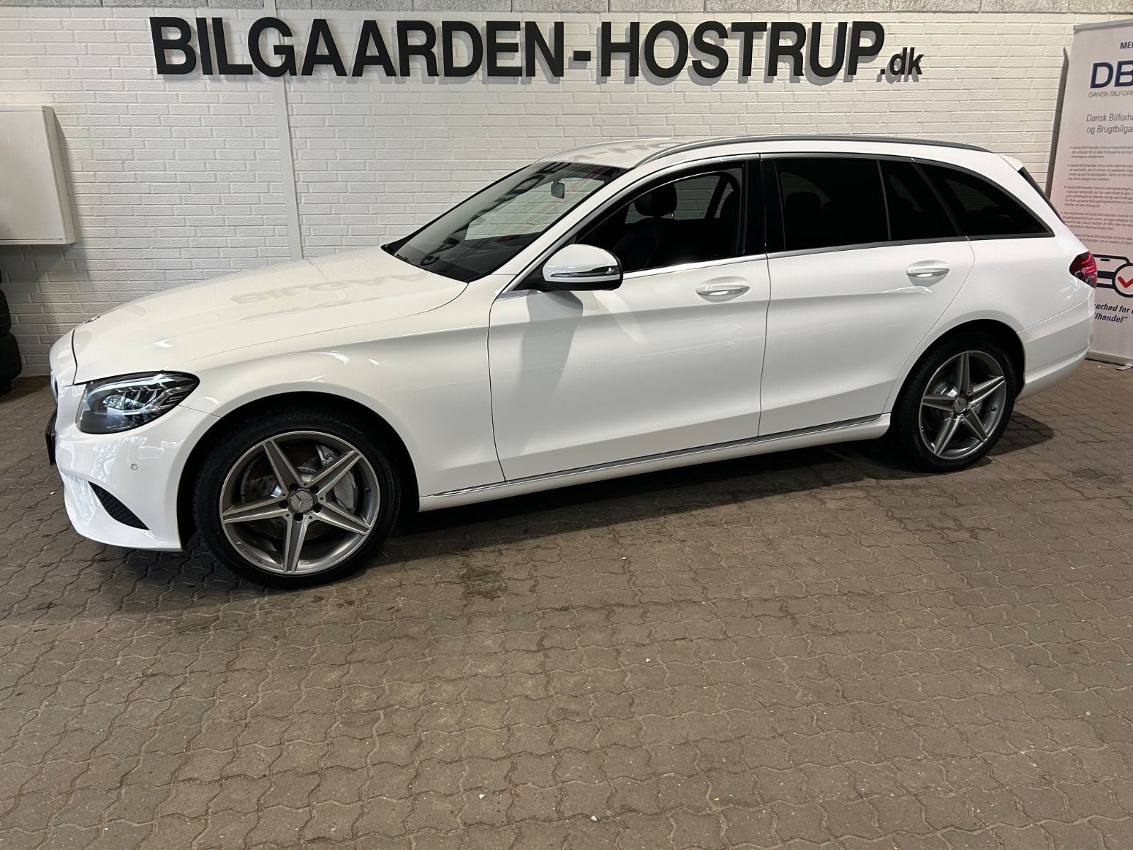 Hvid Mercedes C300 de fra 2020