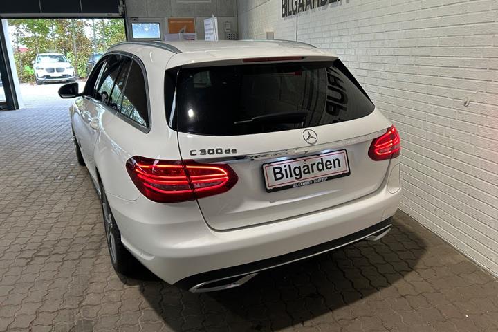 Hvid Mercedes C300 de fra 2020