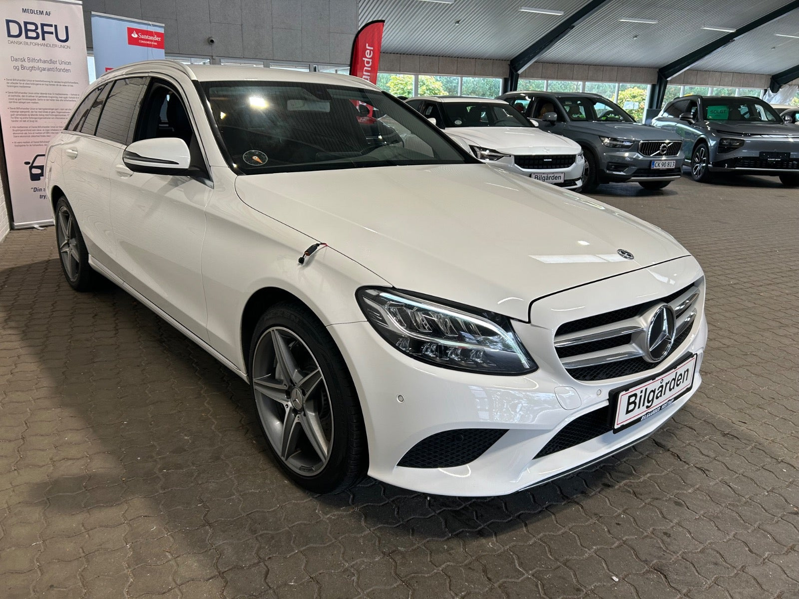 Hvid Mercedes C300 de fra 2020