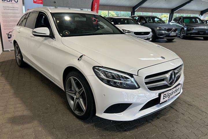 Hvid Mercedes C300 de fra 2020