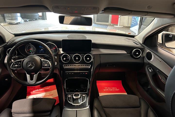 Hvid Mercedes C300 de fra 2020