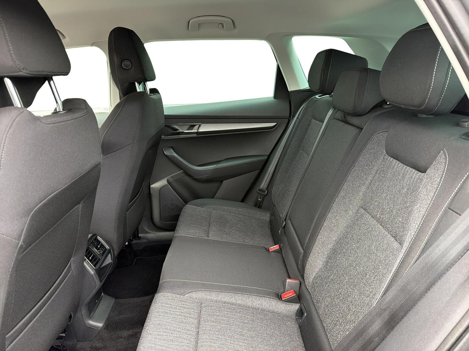 Grå Skoda Karoq fra 2020