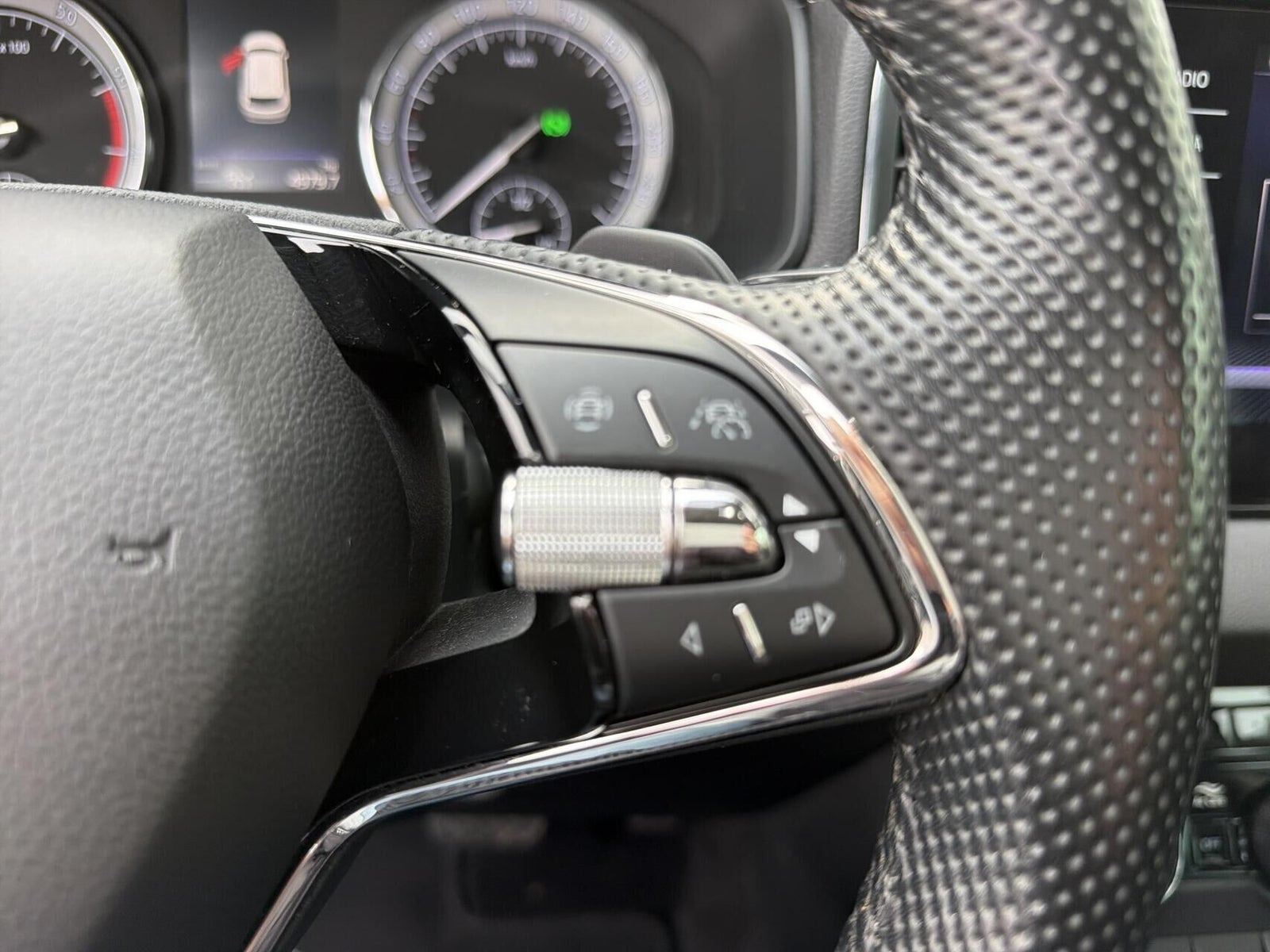 Grå Skoda Karoq fra 2020