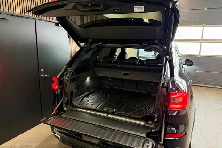 Sort BMW X5 fra 2020