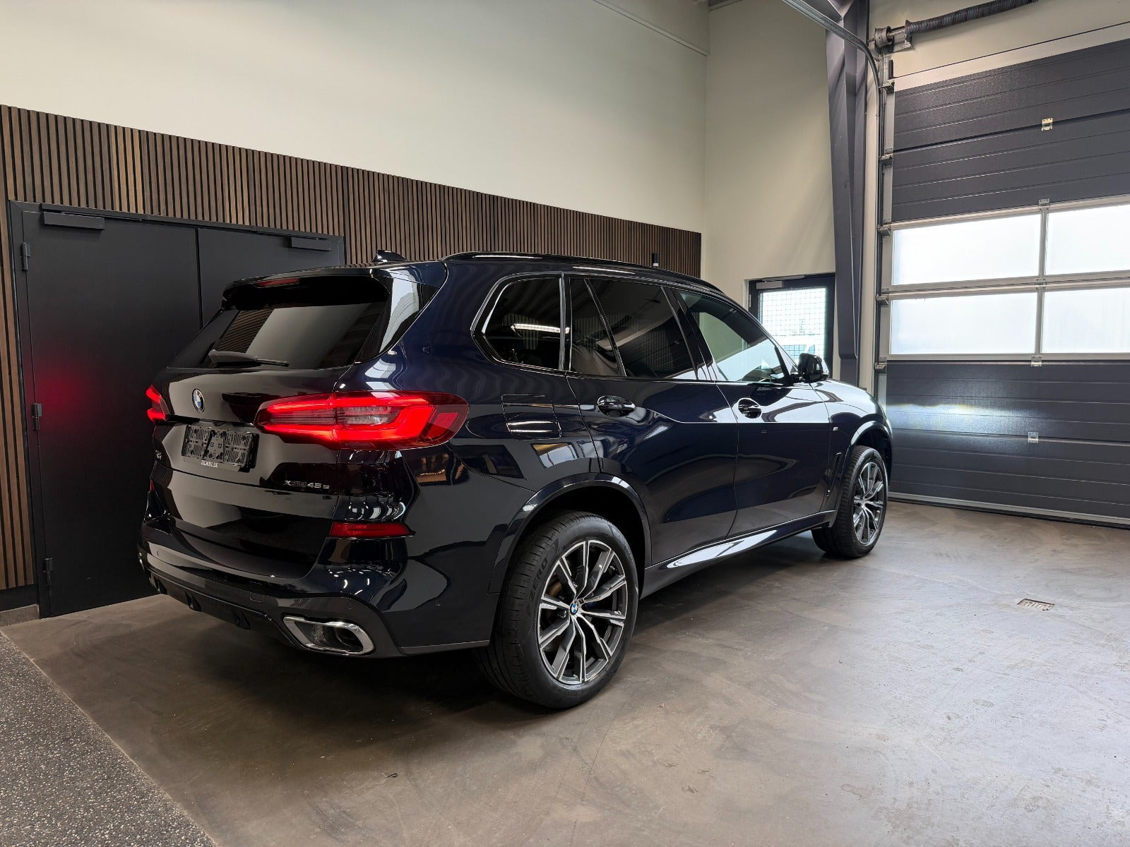 Sort BMW X5 fra 2020