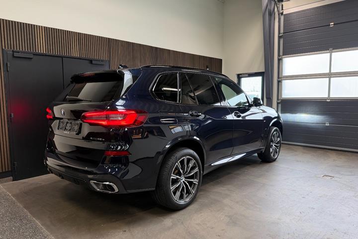 Sort BMW X5 fra 2020