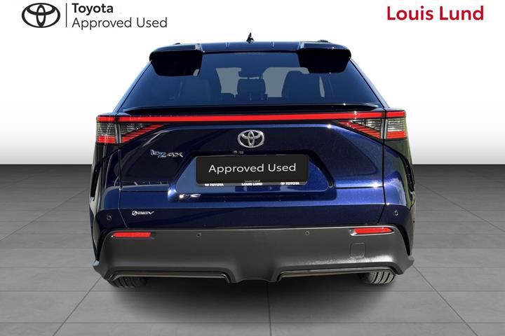 Blå Toyota BZ4X fra 2026