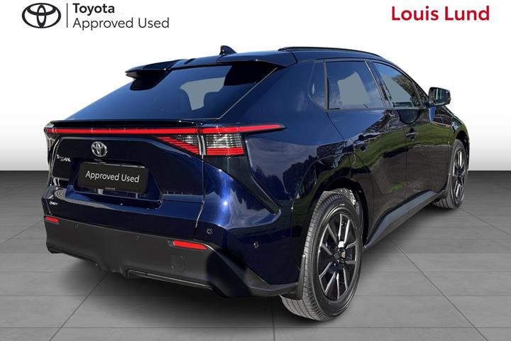 Blå Toyota BZ4X fra 2026