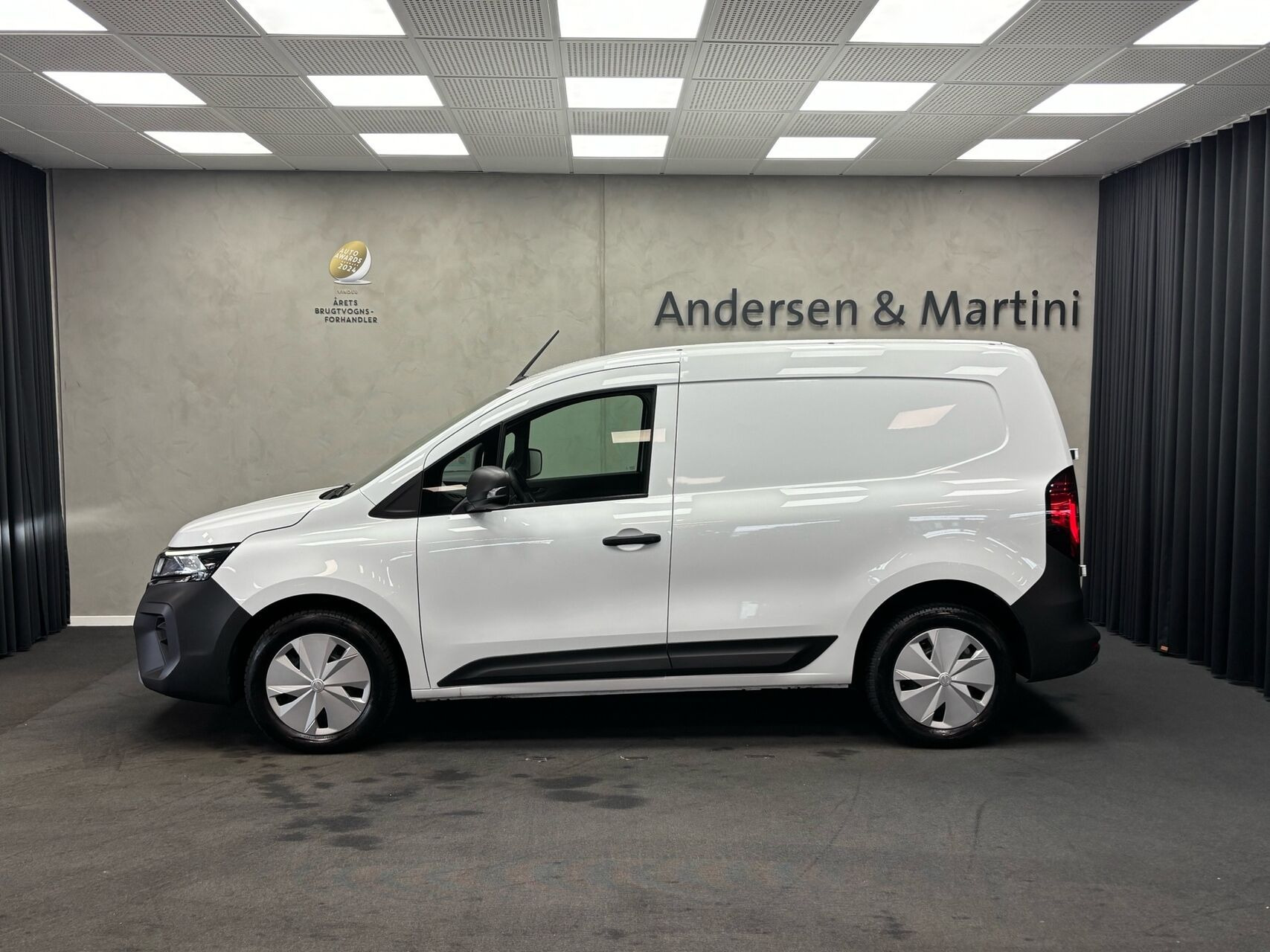 Hvid Nissan Townstar fra 2023