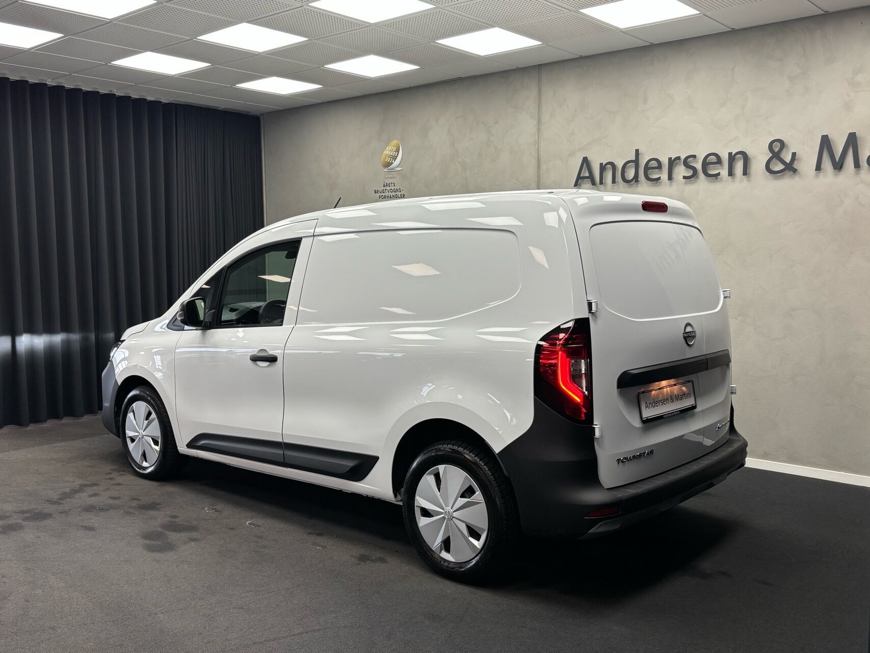 Hvid Nissan Townstar fra 2023