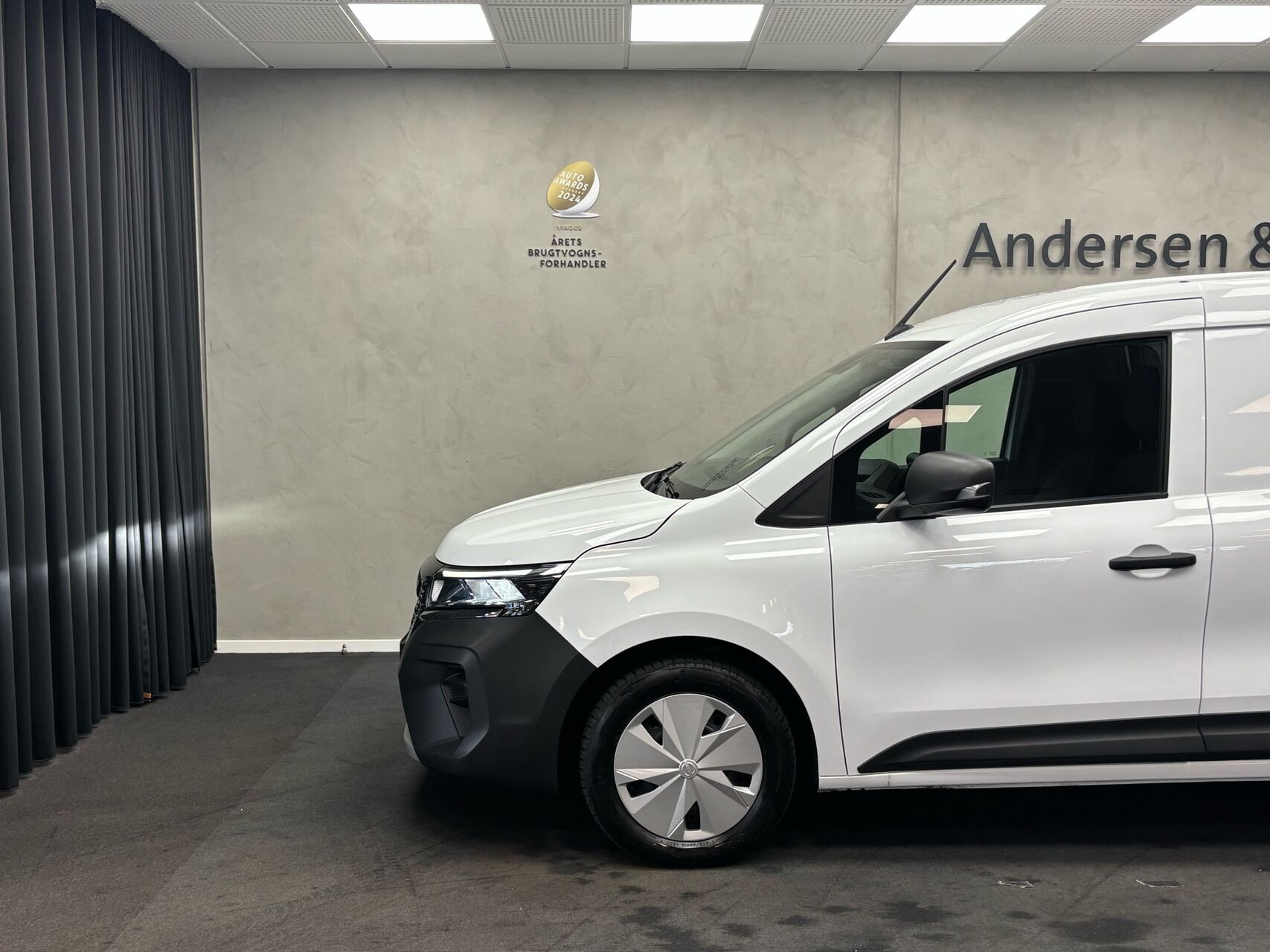 Hvid Nissan Townstar fra 2023