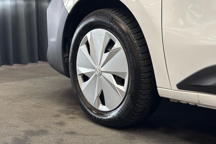 Hvid Nissan Townstar fra 2023