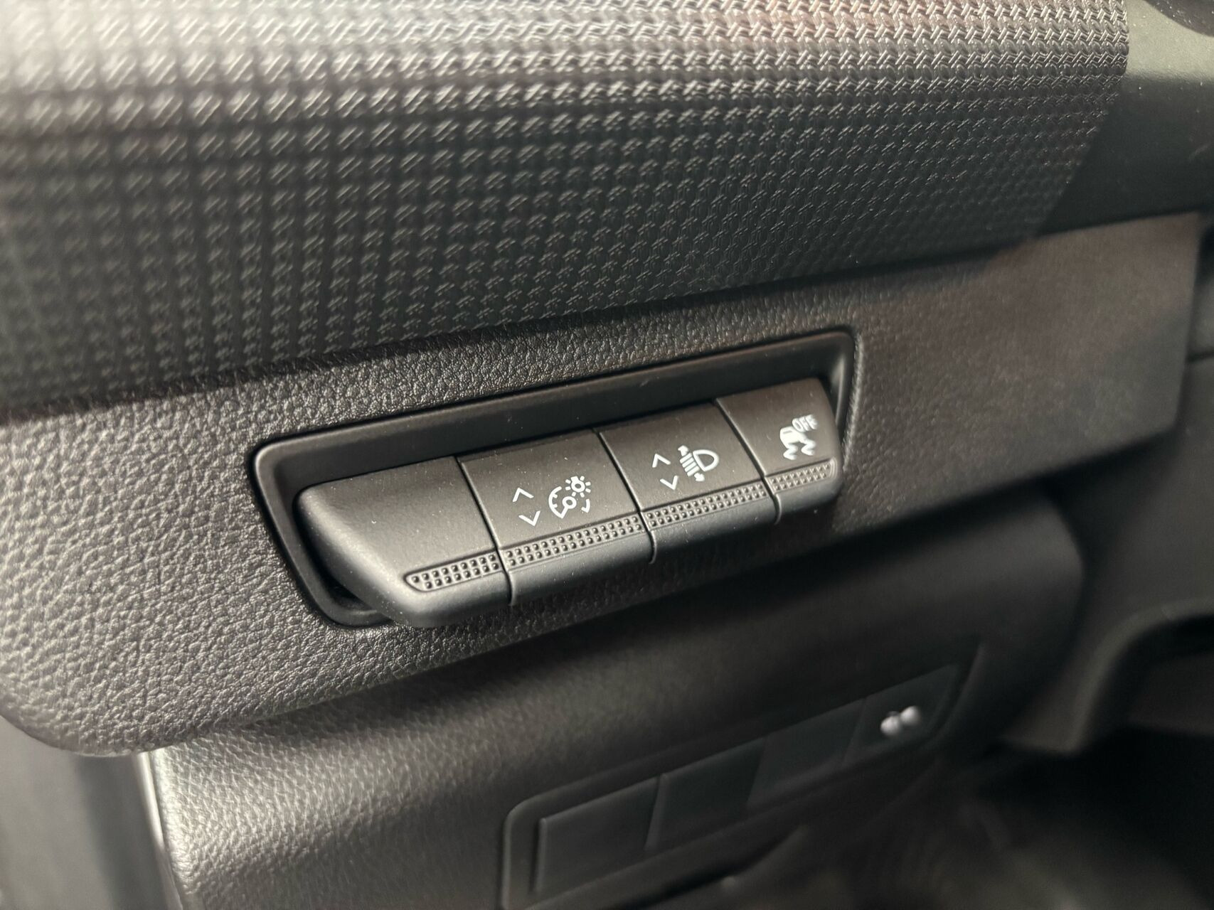 Hvid Nissan Townstar fra 2023