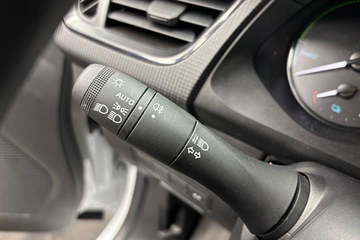Hvid Nissan Townstar fra 2023