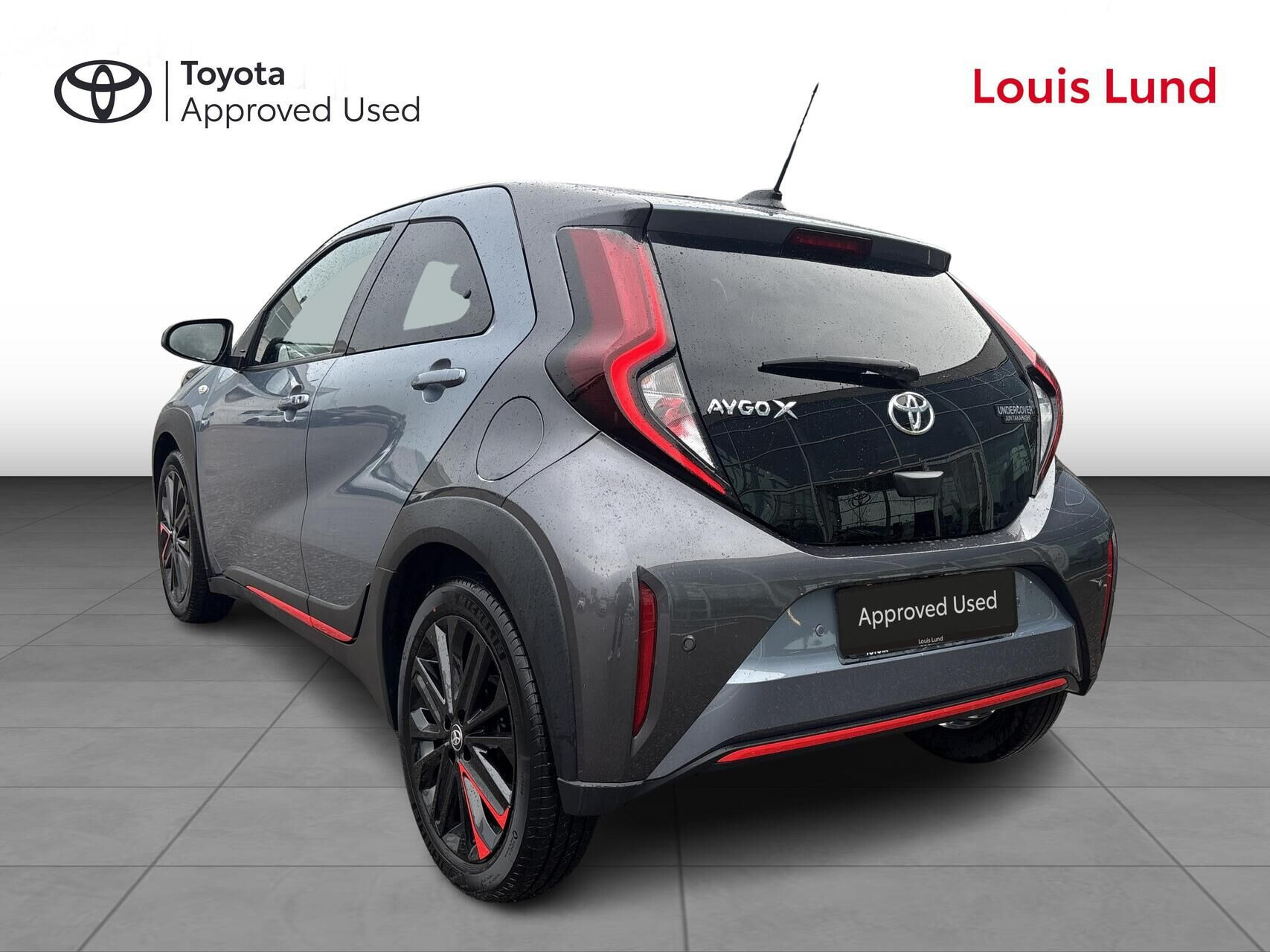Grå Toyota Aygo X fra 2023