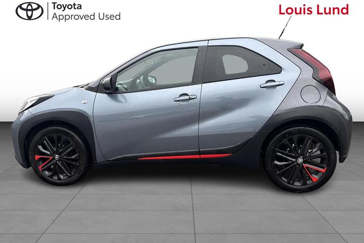 Grå Toyota Aygo X fra 2023