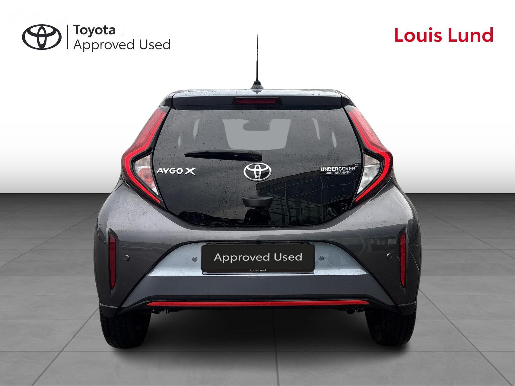 Grå Toyota Aygo X fra 2023