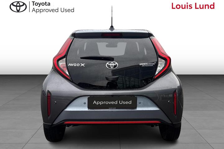 Grå Toyota Aygo X fra 2023