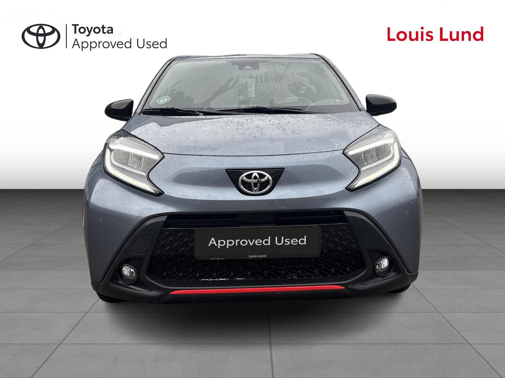 Grå Toyota Aygo X fra 2023