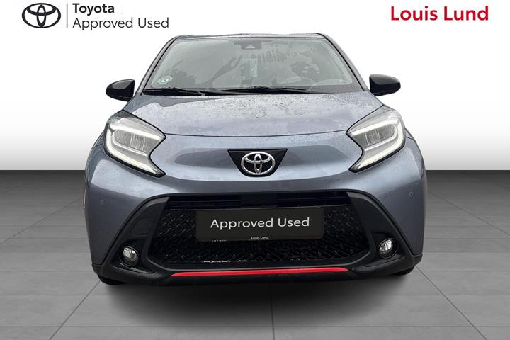 Grå Toyota Aygo X fra 2023