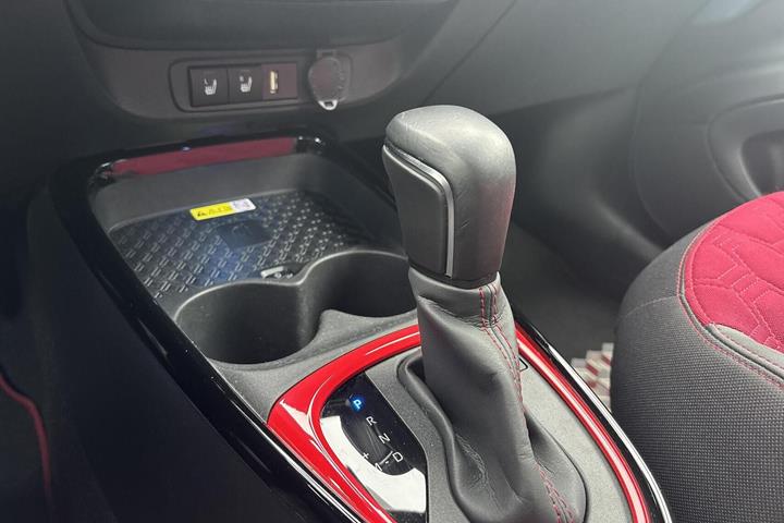 Grå Toyota Aygo X fra 2023