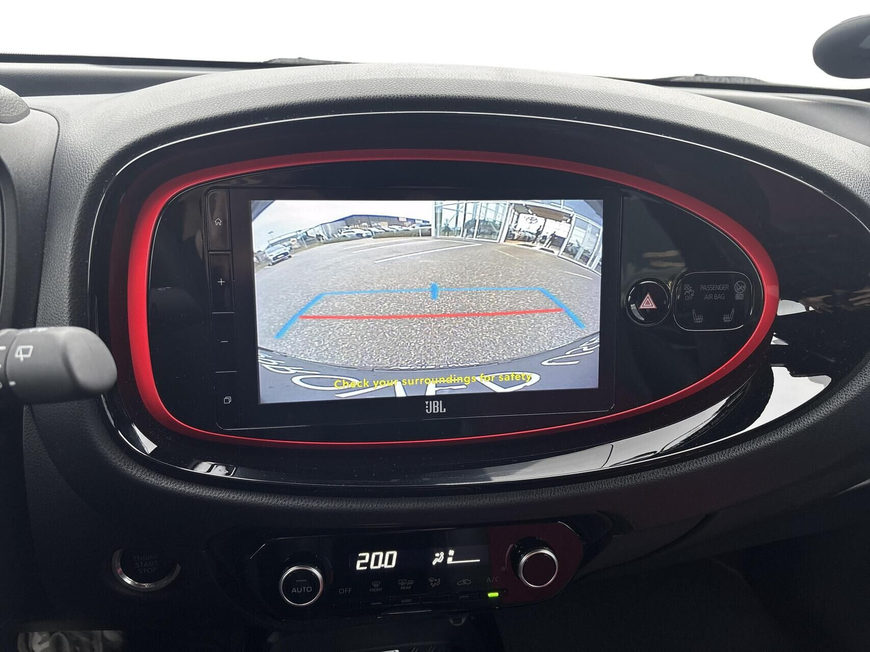 Grå Toyota Aygo X fra 2023