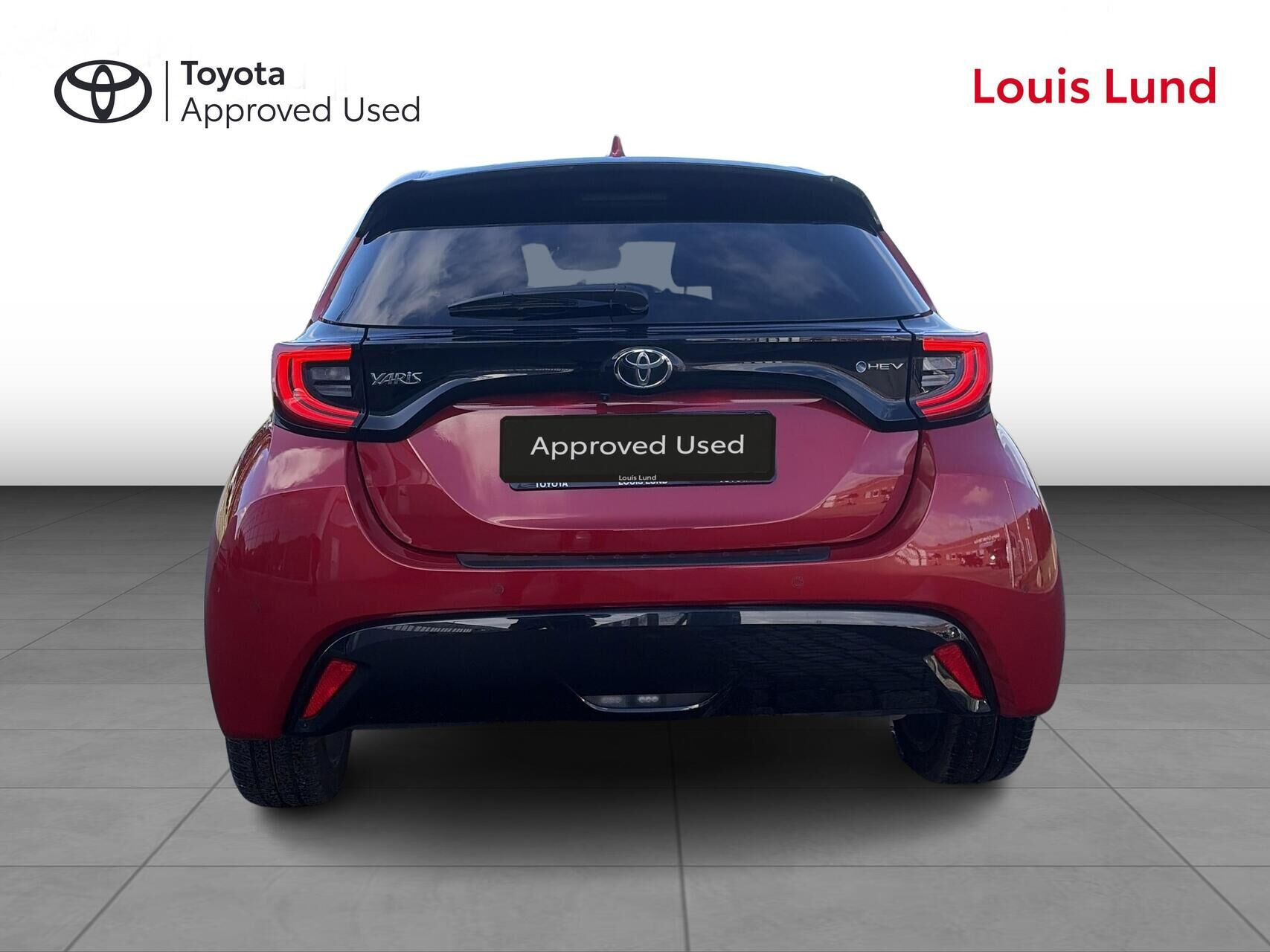 Rød Toyota Yaris fra 2024