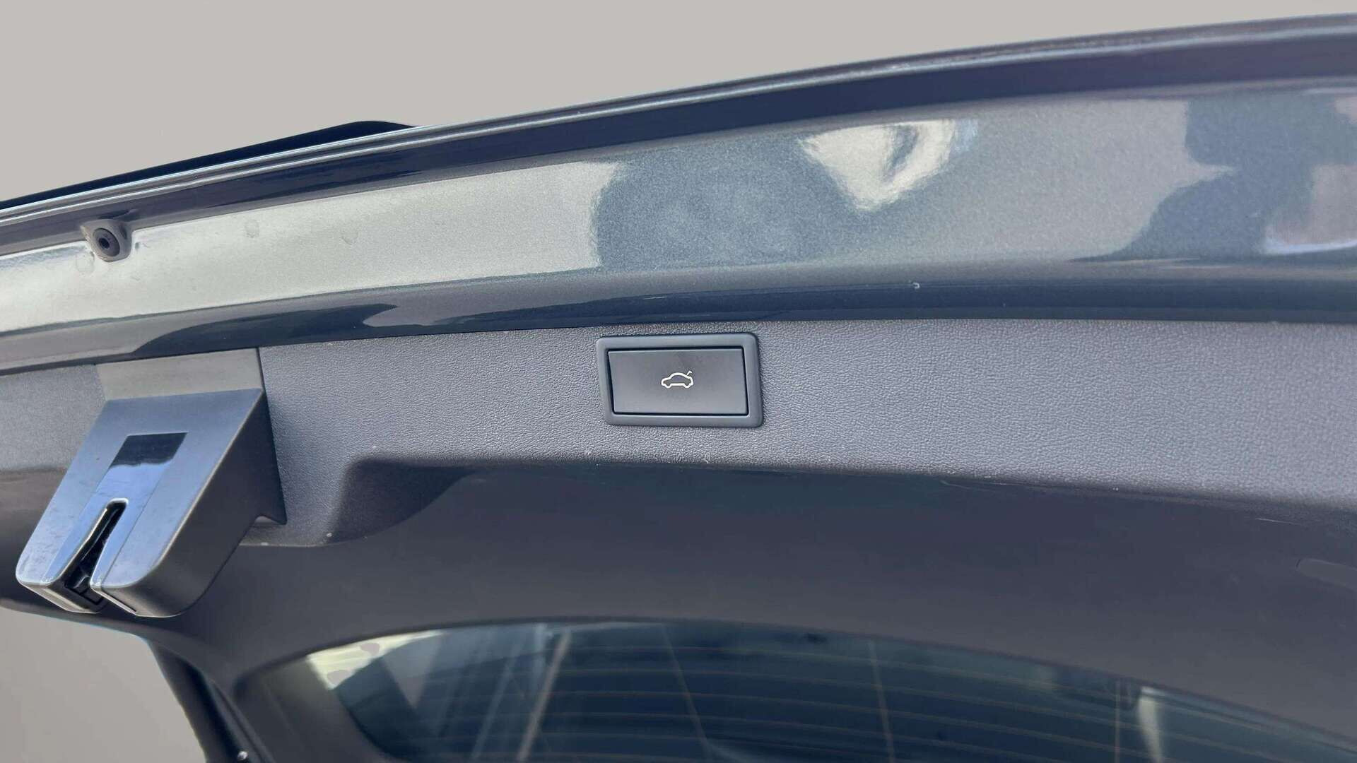 Grå Skoda Enyaq fra 2021