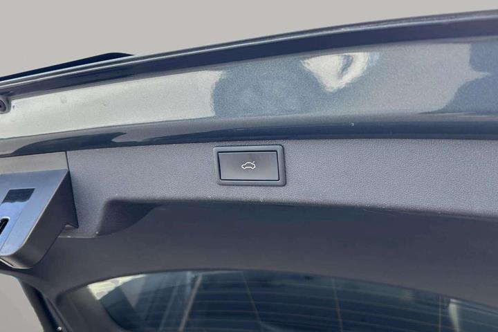 Grå Skoda Enyaq fra 2021