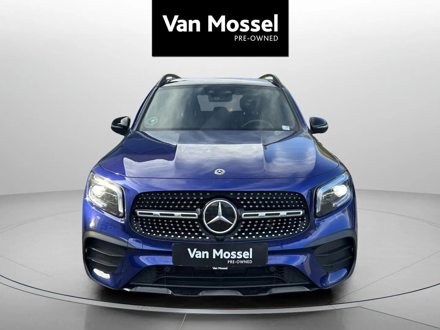 Blå Mercedes GLB220 d fra 2020