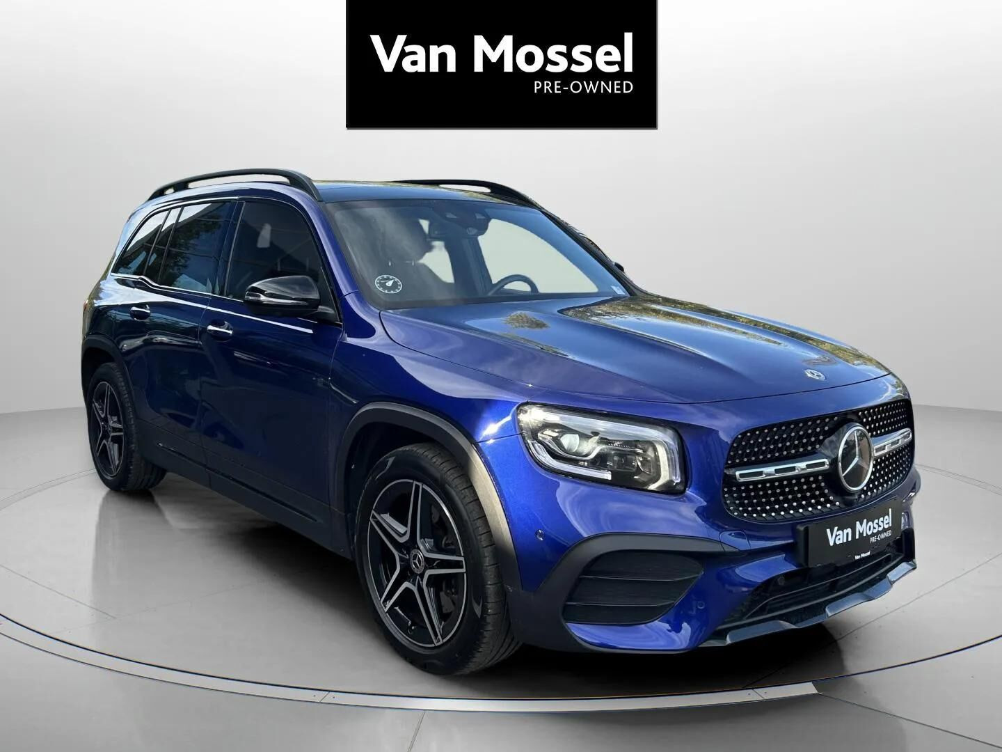 Blå Mercedes GLB220 d fra 2020