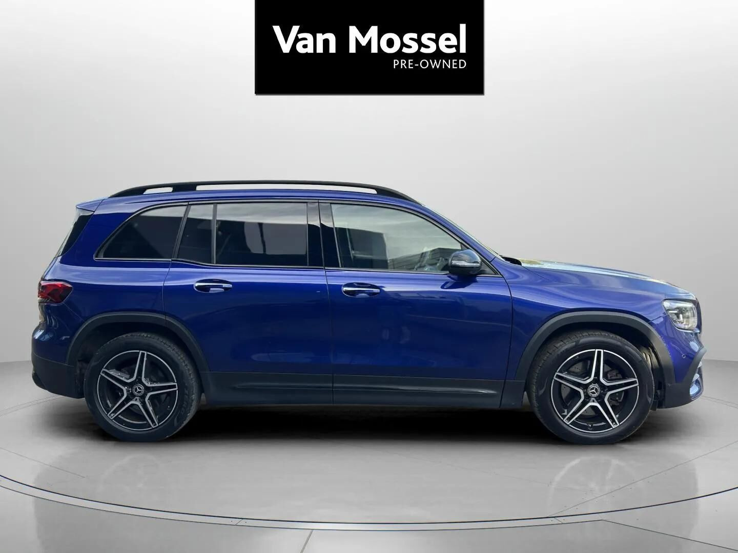 Blå Mercedes GLB220 d fra 2020