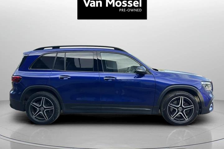 Blå Mercedes GLB220 d fra 2020