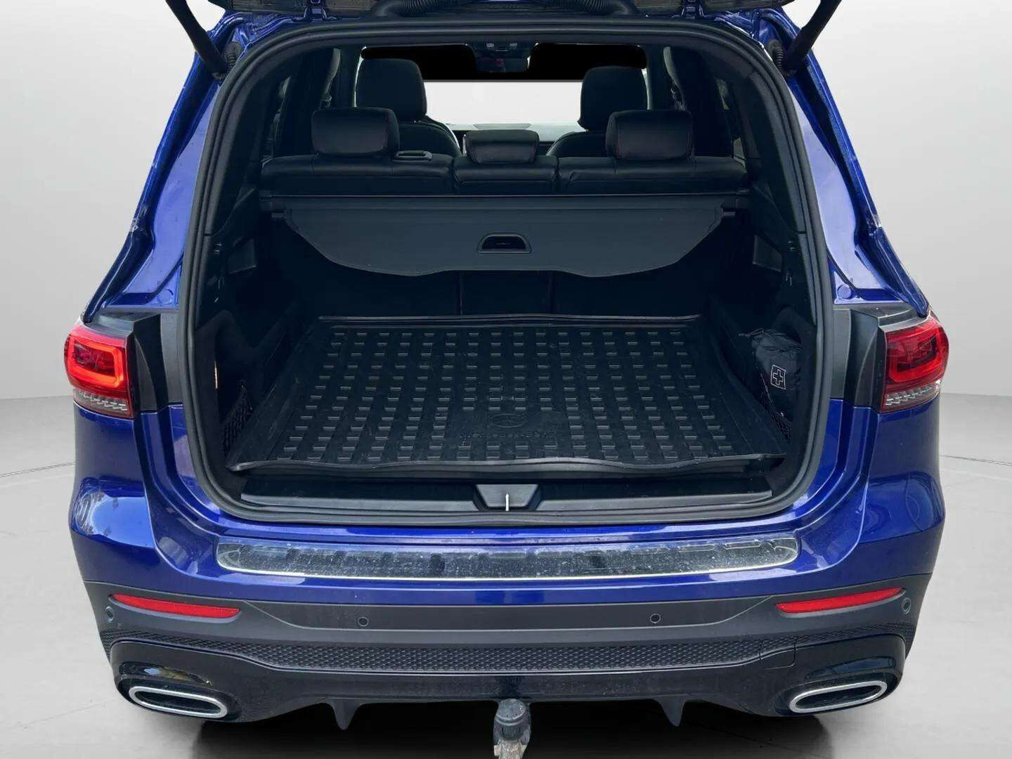 Blå Mercedes GLB220 d fra 2020